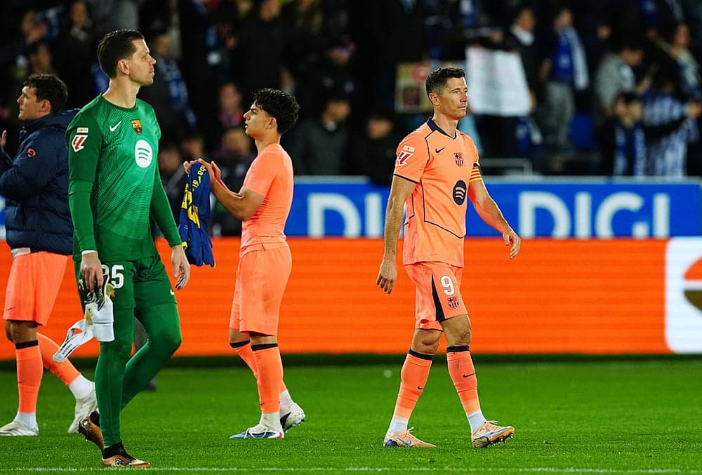 Jugadores de Barcelona tras el partido contra Alavés