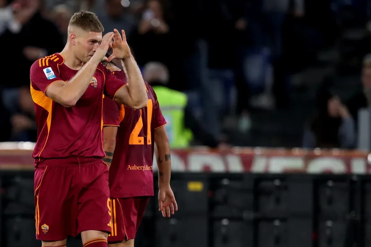 Jugador de AS Roma celebrando con el equipo