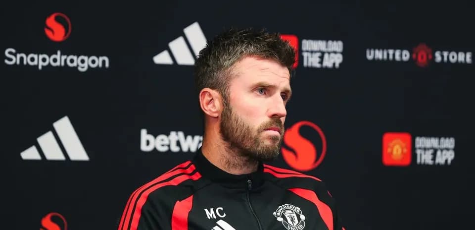 Entrenador en conferencia de prensa de Manchester United