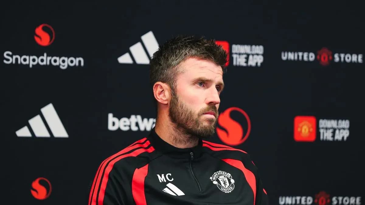 Entrenador en conferencia de prensa de Manchester United