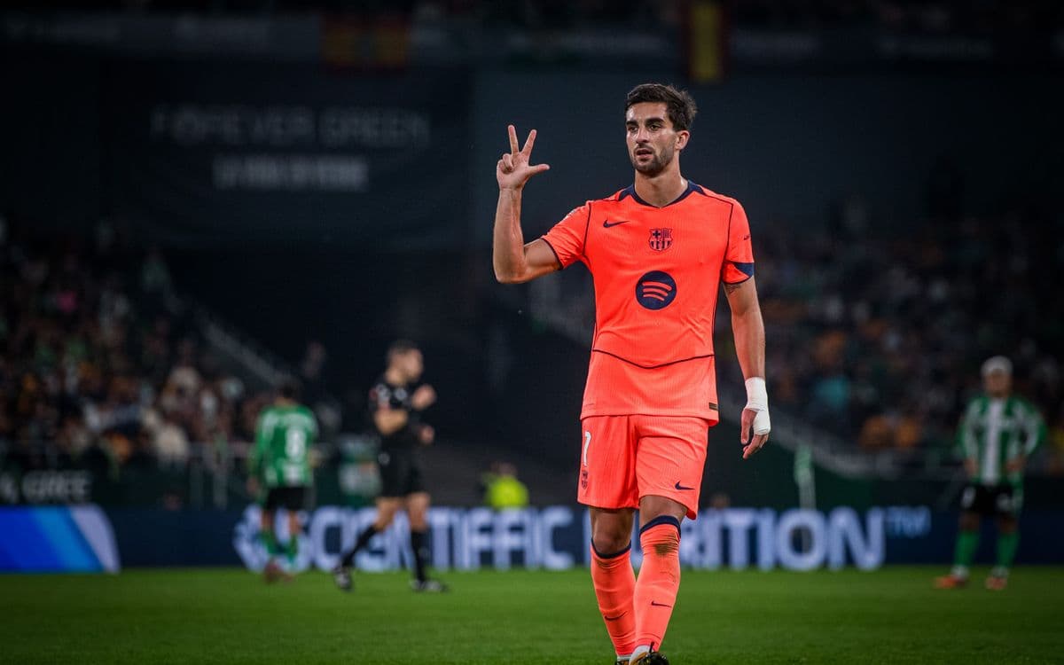 Jugador de Barcelona en acción durante el partido