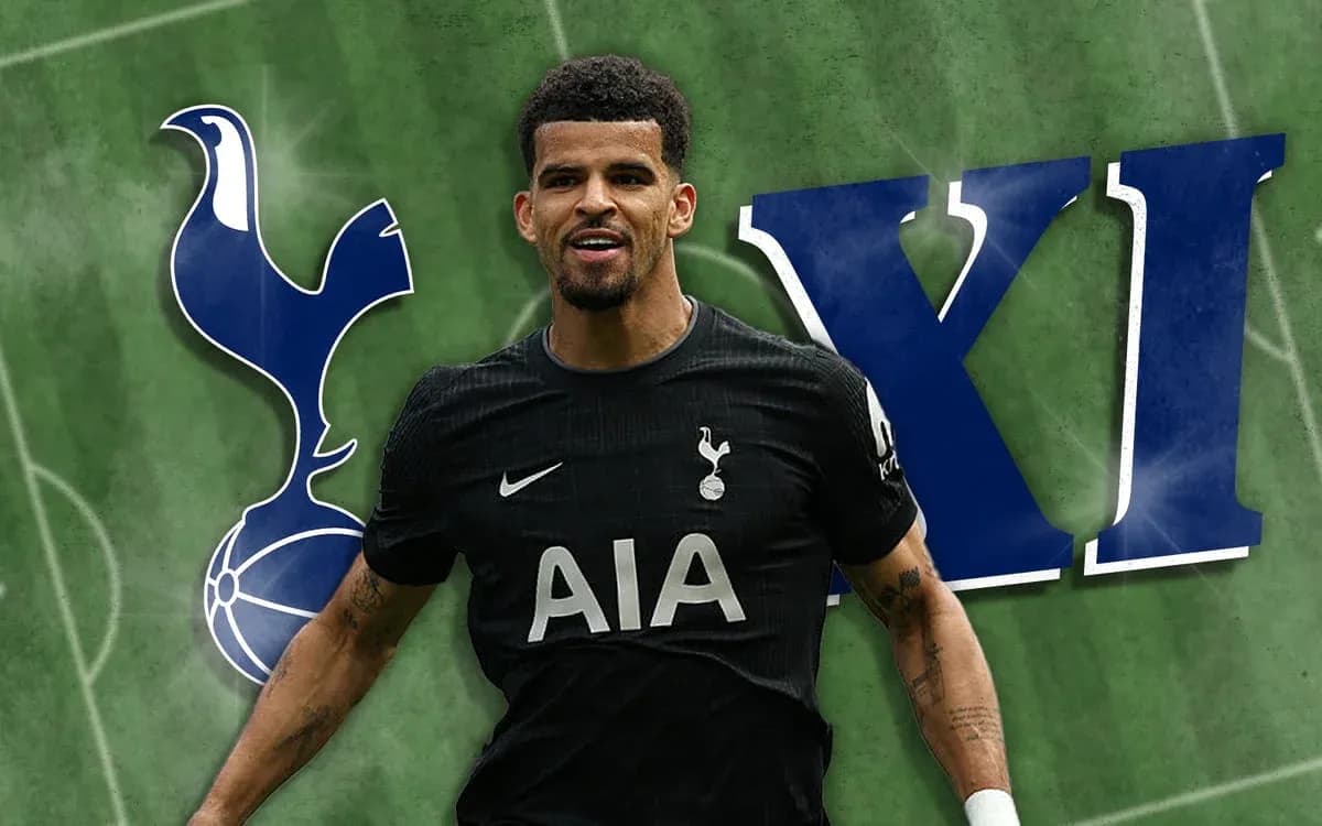 Jugador de Tottenham en camiseta negra sonriendo