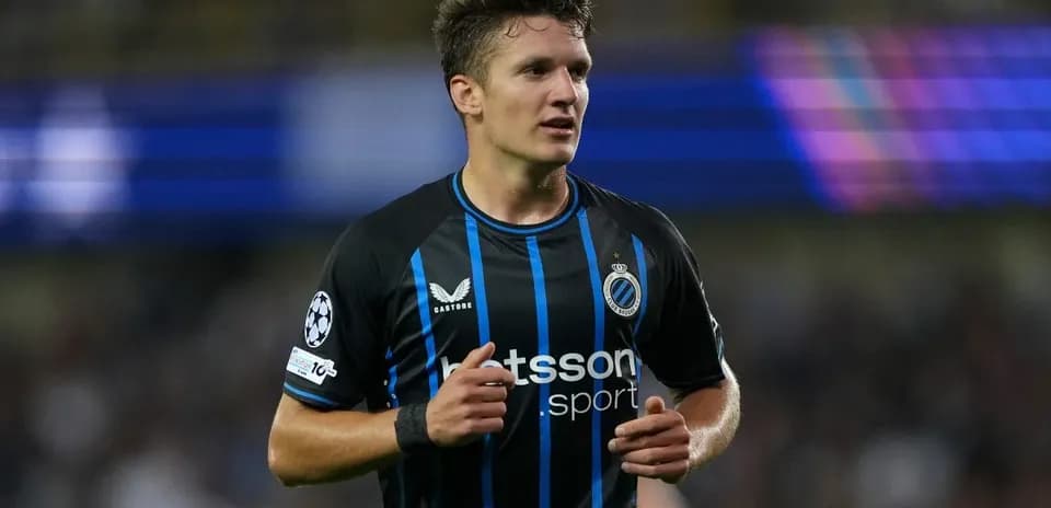 Jugador de Club Brugge durante partido en Champions League