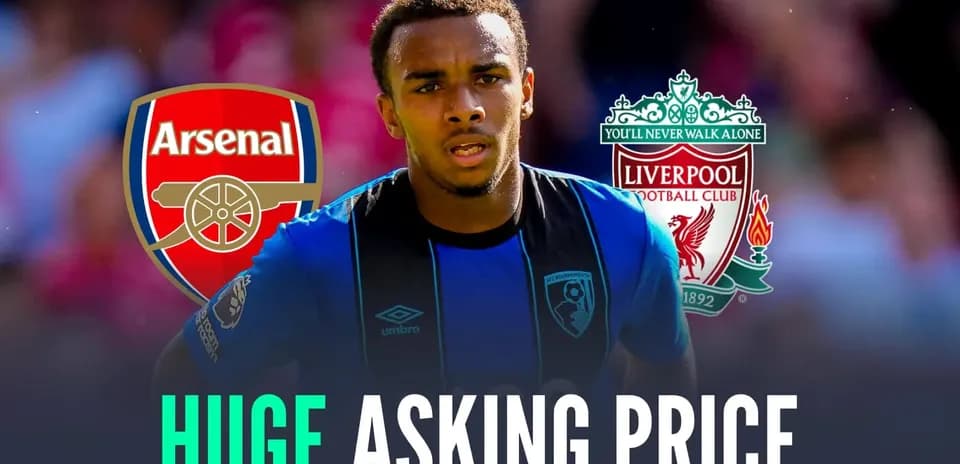 Jugador de Bournemouth con escudos de Arsenal y Liverpool
