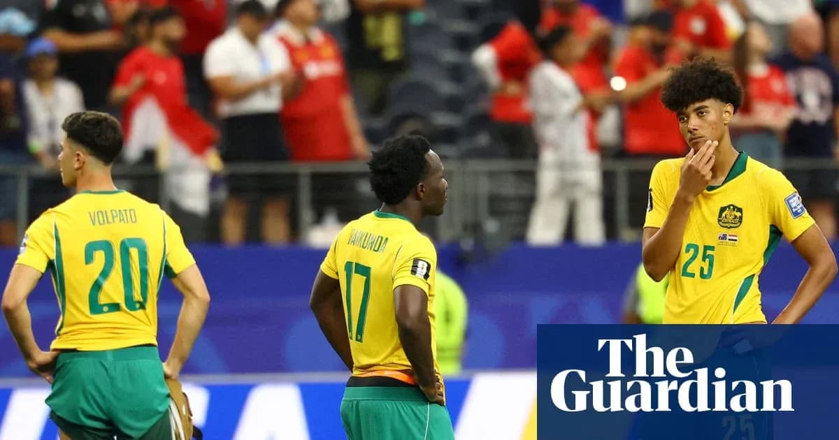 Jugadores de Australia en el campo tras el partido
