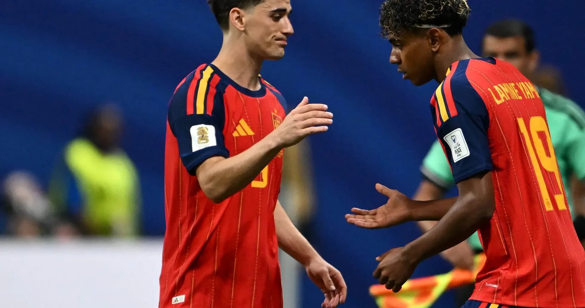 Jugadores de España en partido de fútbol