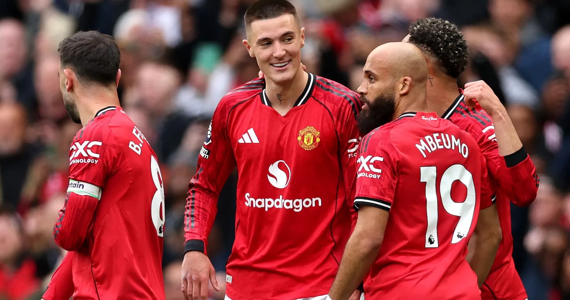 Jugadores de Manchester United celebrando un gol