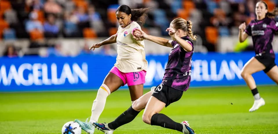 Jugadora de Houston Dash en acción contra Gotham FC