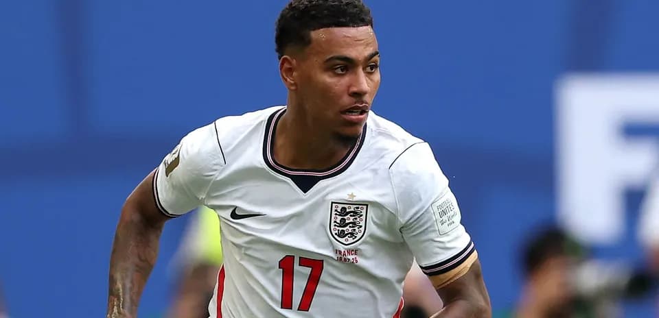 Jugador de Inglaterra corriendo en el campo