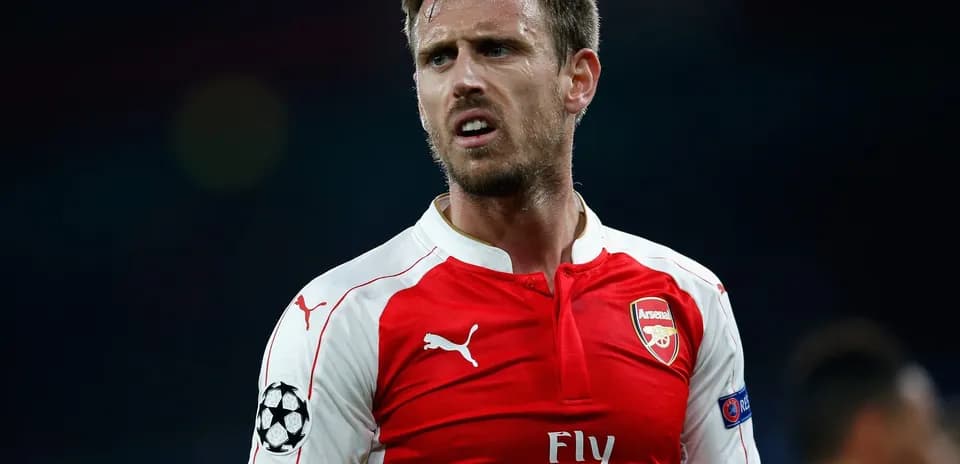 Jugador de Arsenal en acción durante un partido