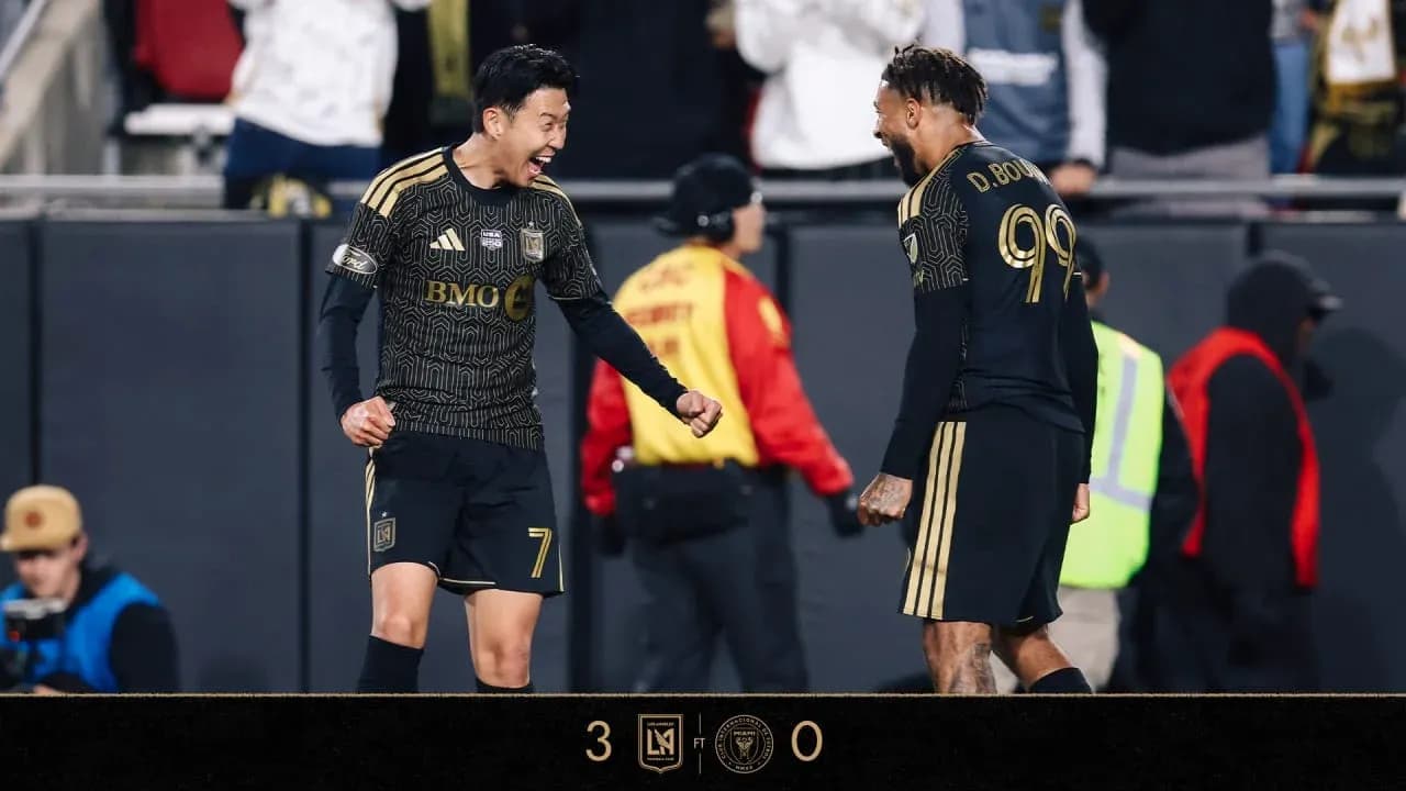 Jugadores de Los Angeles FC celebrando un gol