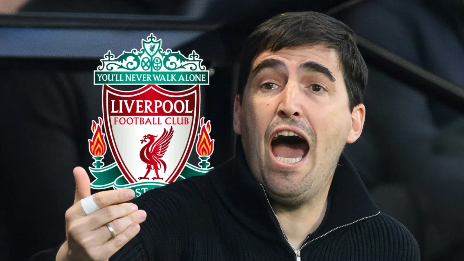 Entrenador gesticulando frente al logo de Liverpool