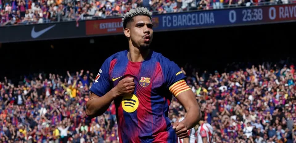 Jugador de FC Barcelona celebrando un gol en el estadio