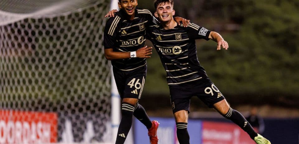 Jugadores de Los Angeles FC II celebrando un gol