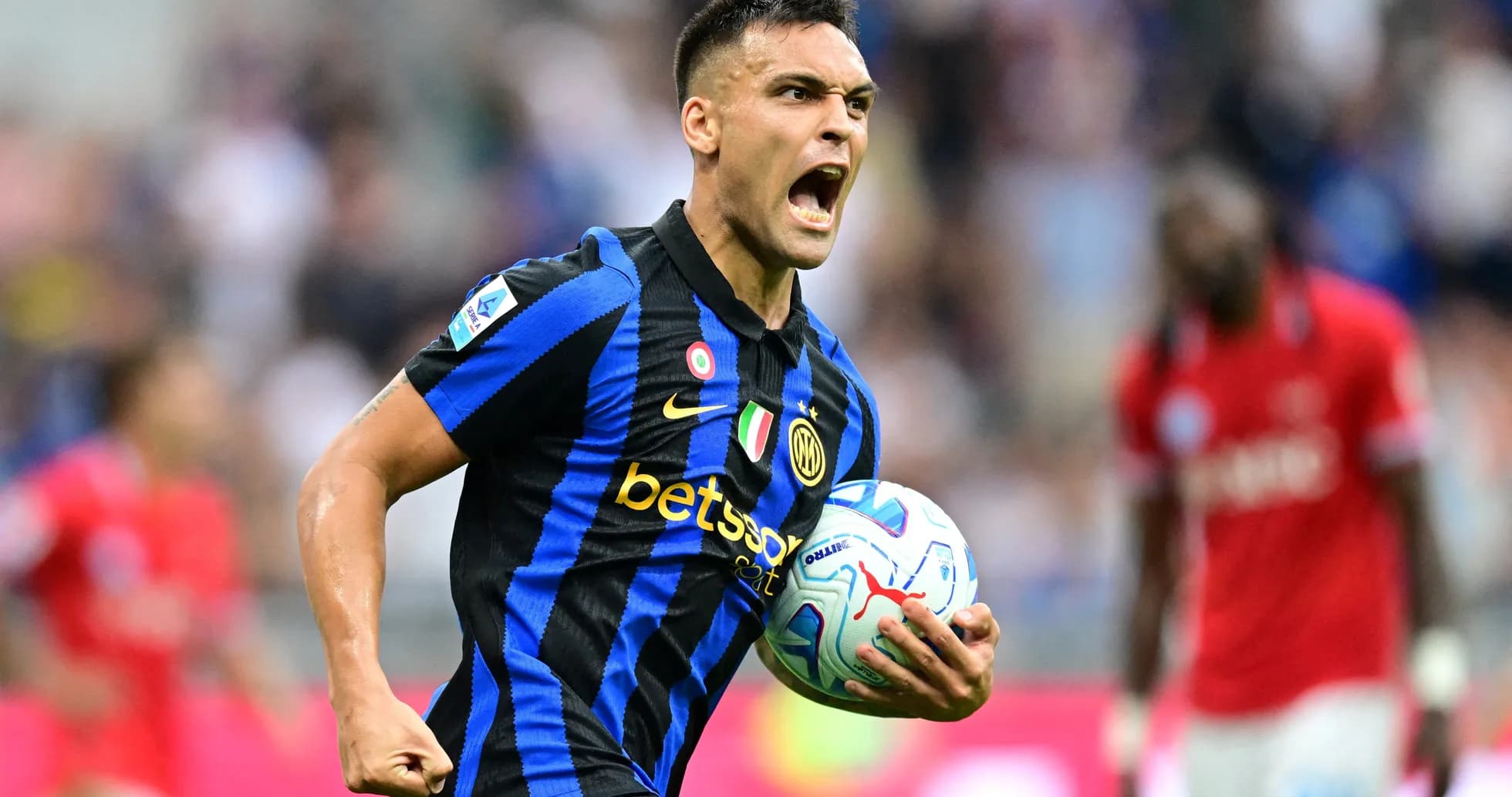 Lautaro Martínez celebrando un gol en el partido