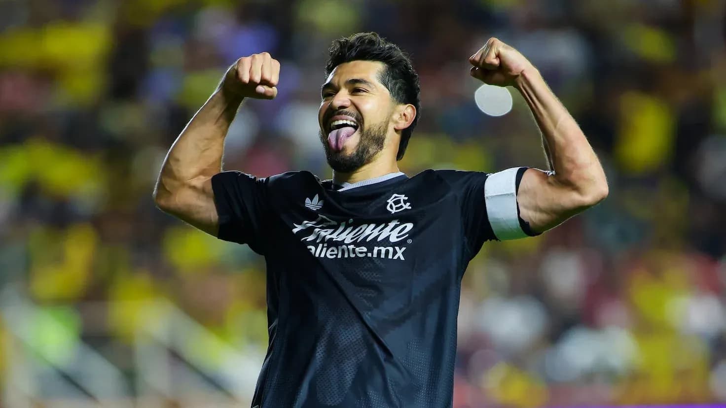 Jugador celebrando durante partido de futbol