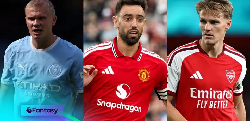 Tres jugadores de fútbol en sus camisetas de equipo