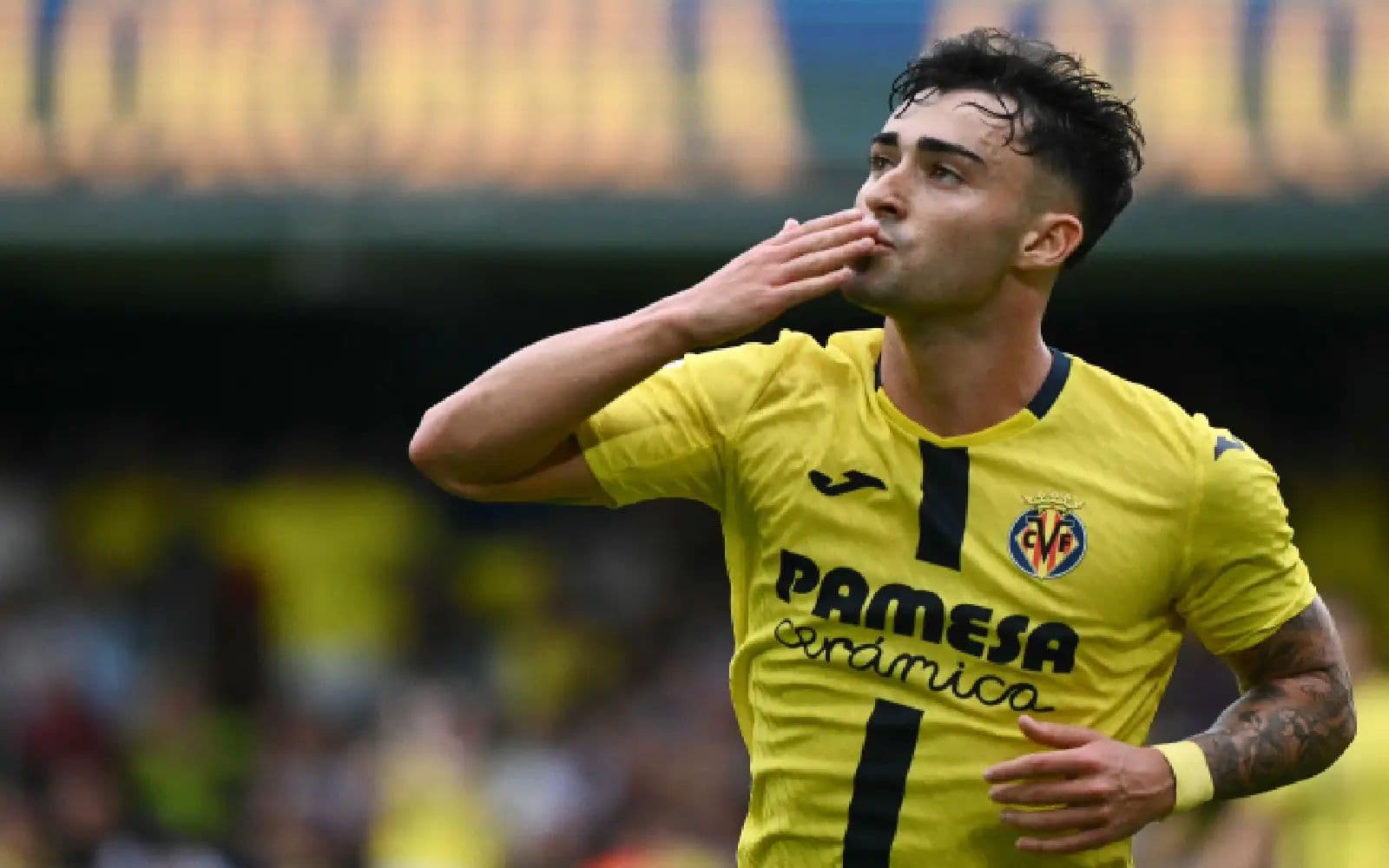 Jugador de Villarreal celebrando un gol