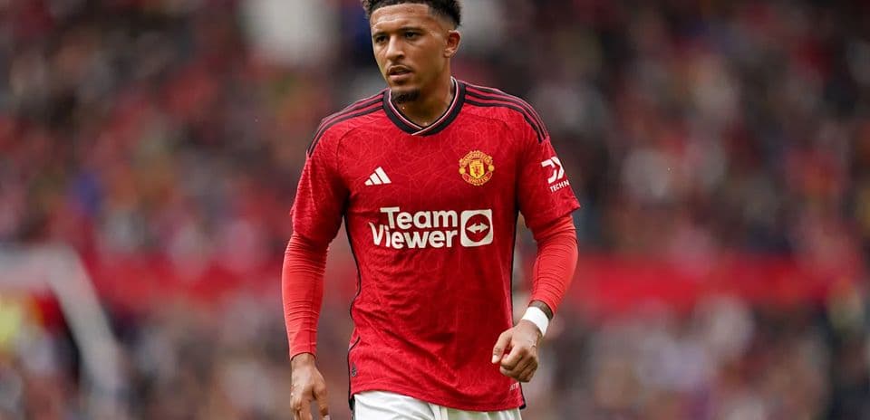 Jugador de Manchester United en campo durante partido
