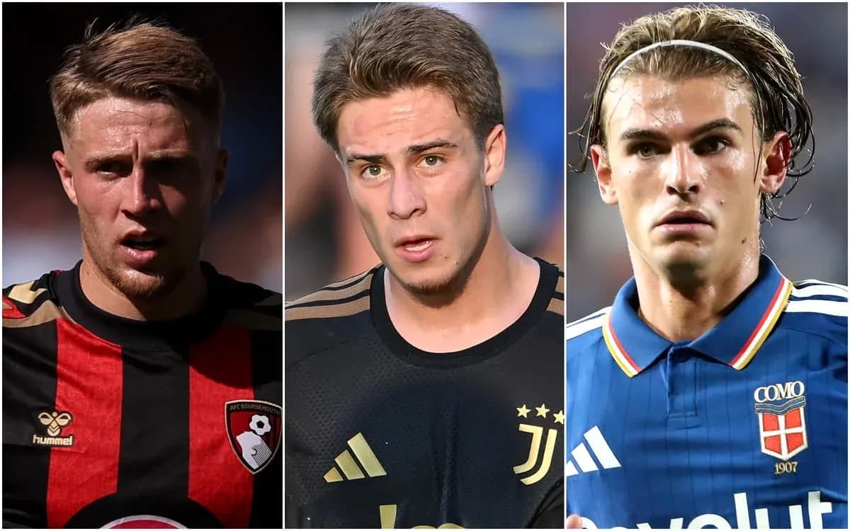 Tres jugadores de fútbol en diferentes camisetas de equipo