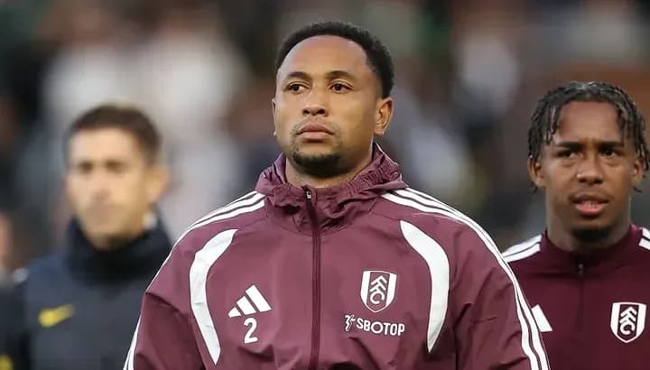 Jugador de Fulham en la alineación antes del partido
