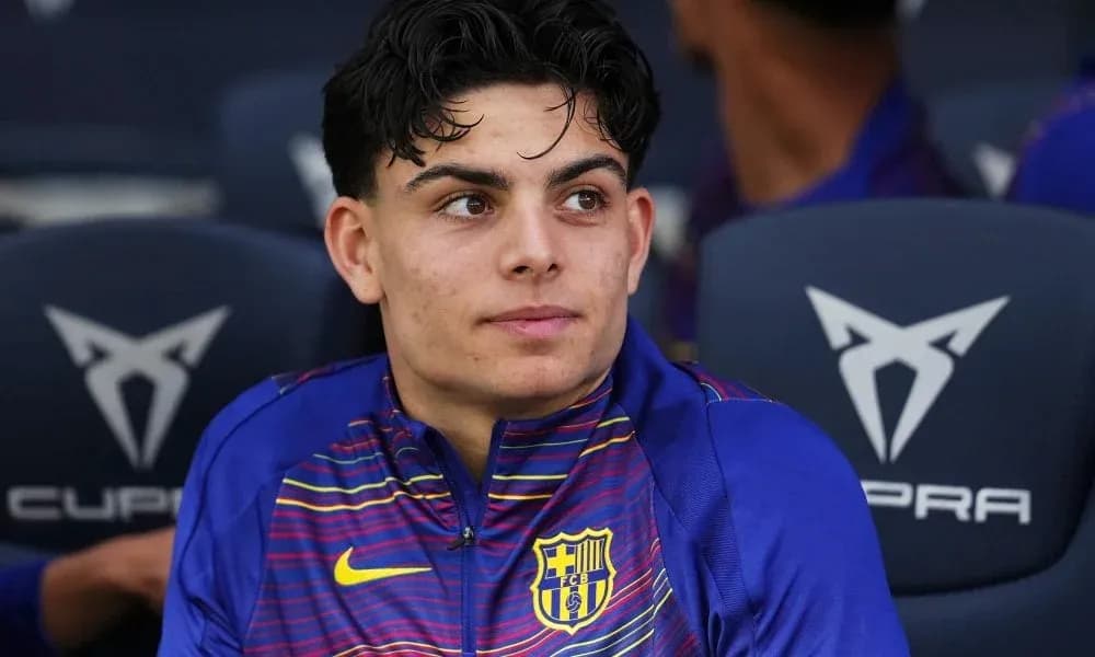 Jugador del FC Barcelona sentado en el banquillo