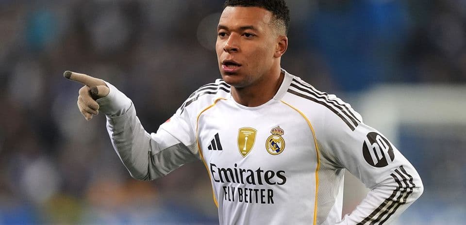 Jugador señalando durante un partido con Real Madrid