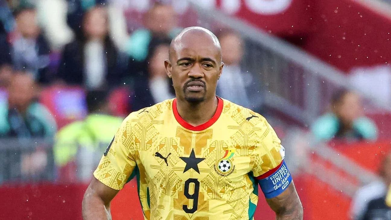 Jugador de Ghana en uniforme amarillo durante el partido