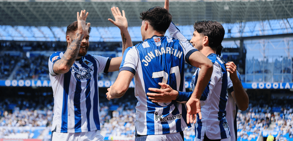 Celebración de gol de jugadores de Real Sociedad