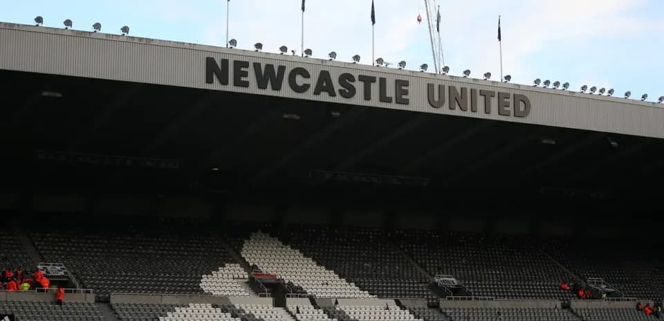 Vista del estadio de Newcastle United con asientos vacíos