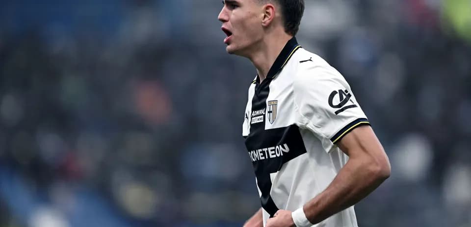 Jugador del Parma celebrando un gol