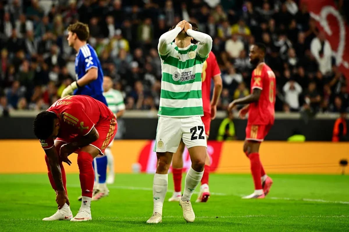 Jugador de Celtic lamentándose durante el partido