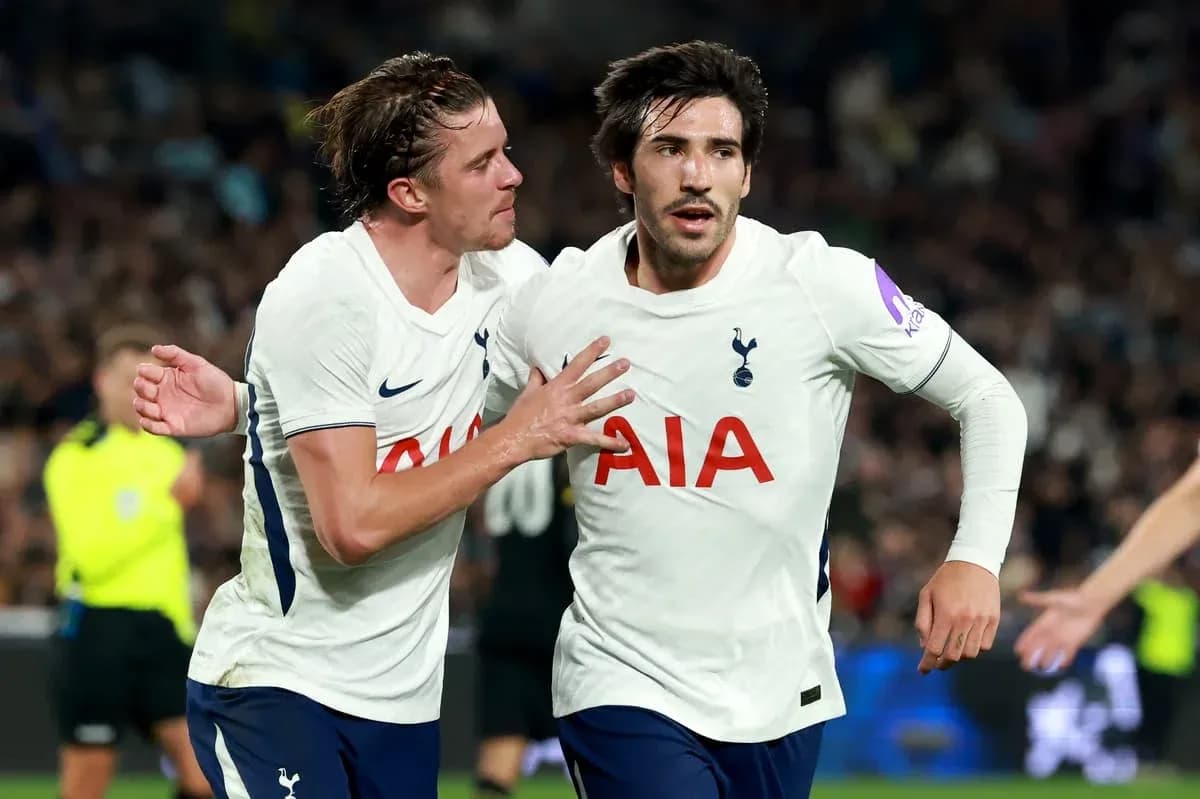 Jugadores de Tottenham celebrando un gol en partido