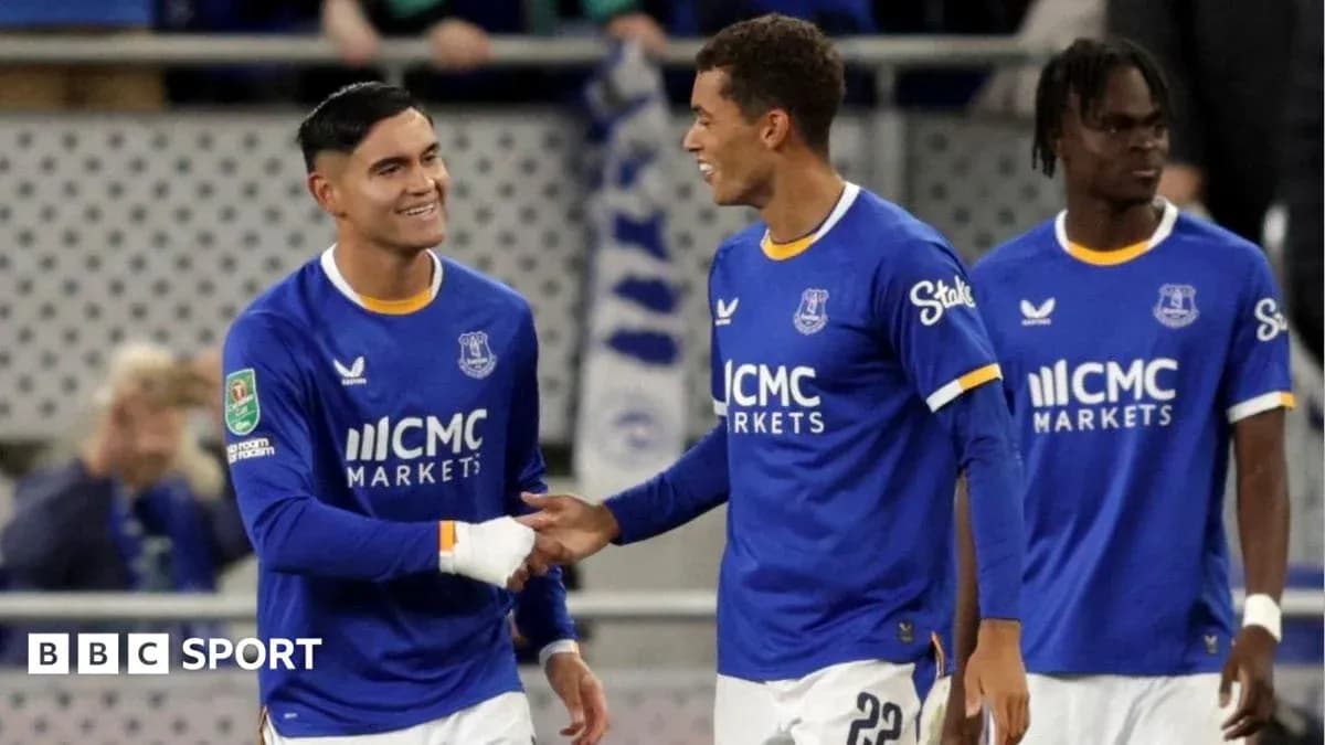 Jugadores de Everton celebrando en el campo