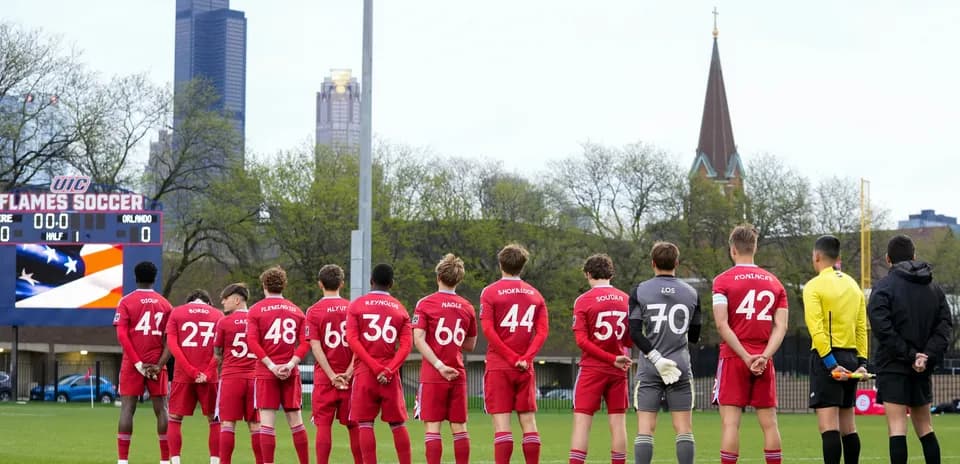 Jugadores del Chicago Fire II alineados para el partido