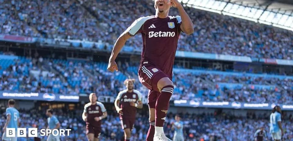 Jugador de Aston Villa celebrando un gol en estadio