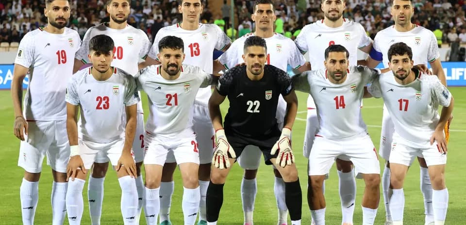 Equipo de Irán posando antes del partido