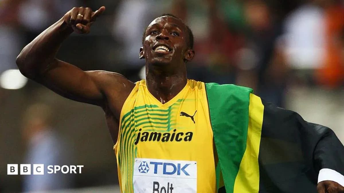 Atleta mostrando su camiseta de Jamaica tras carrera