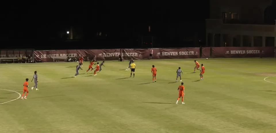 Jugadores de Colorado Rapids II en acción