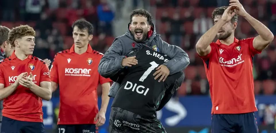 Jugadores de Osasuna celebrando victoria