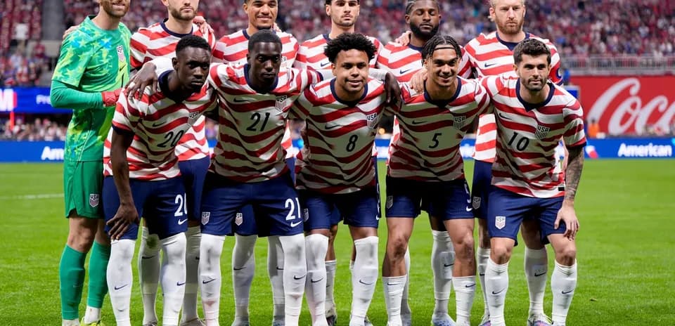 Equipo de Estados Unidos posando antes del partido