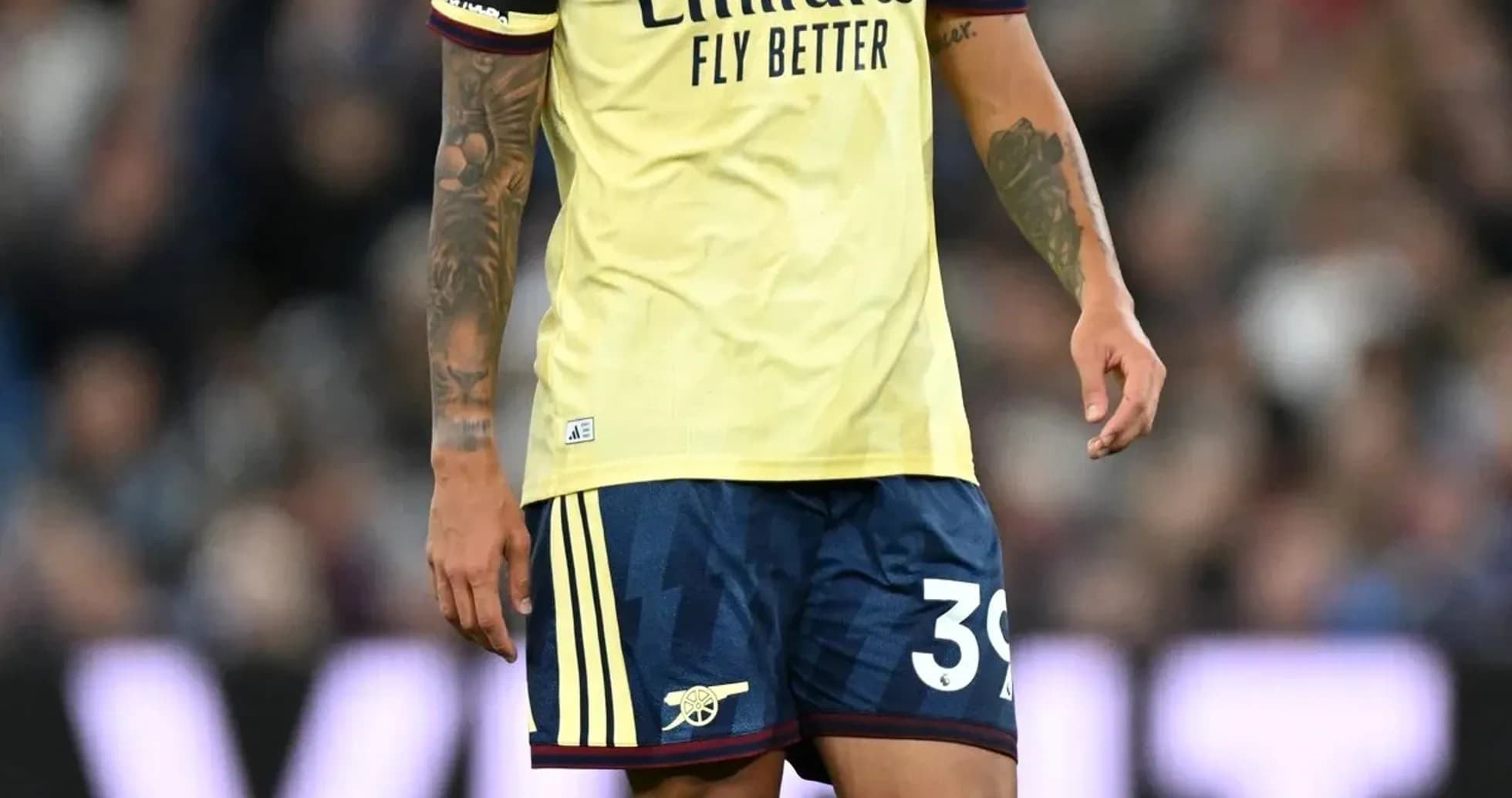 Jugador de Arsenal en acción durante el partido