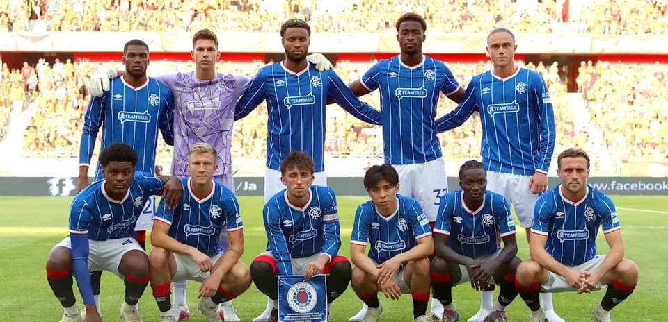 Equipo de Rangers posando antes del partido