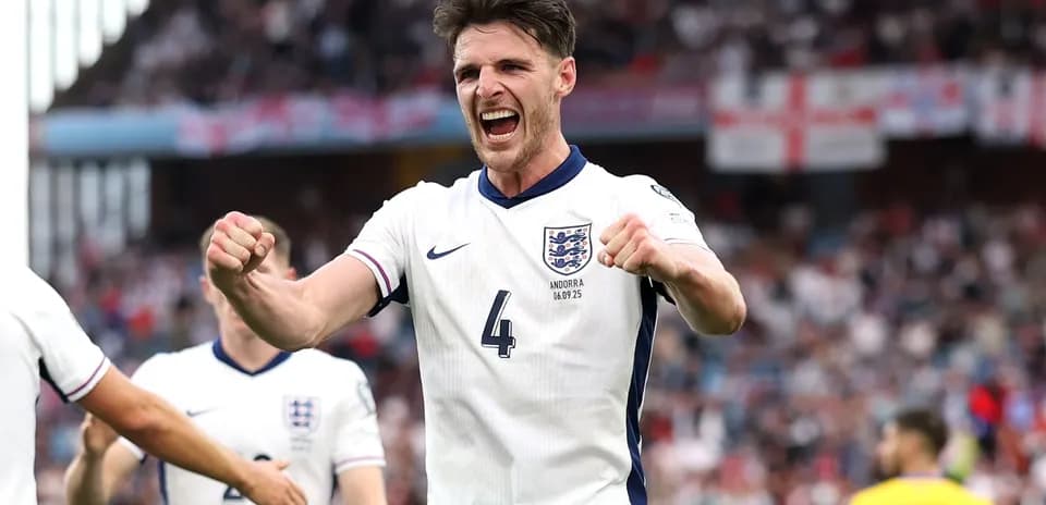 Jugador de Inglaterra celebrando un gol durante el partido