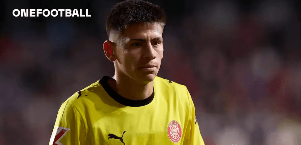 Portero de Girona en el campo durante partido