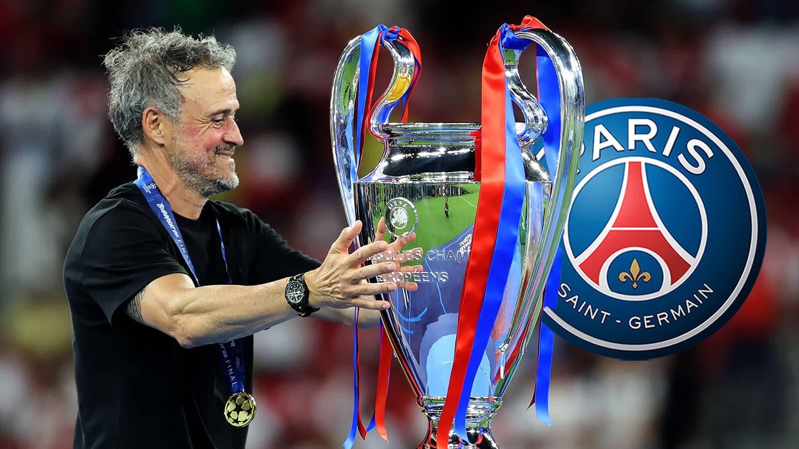 Entrenador con trofeo de la Champions League