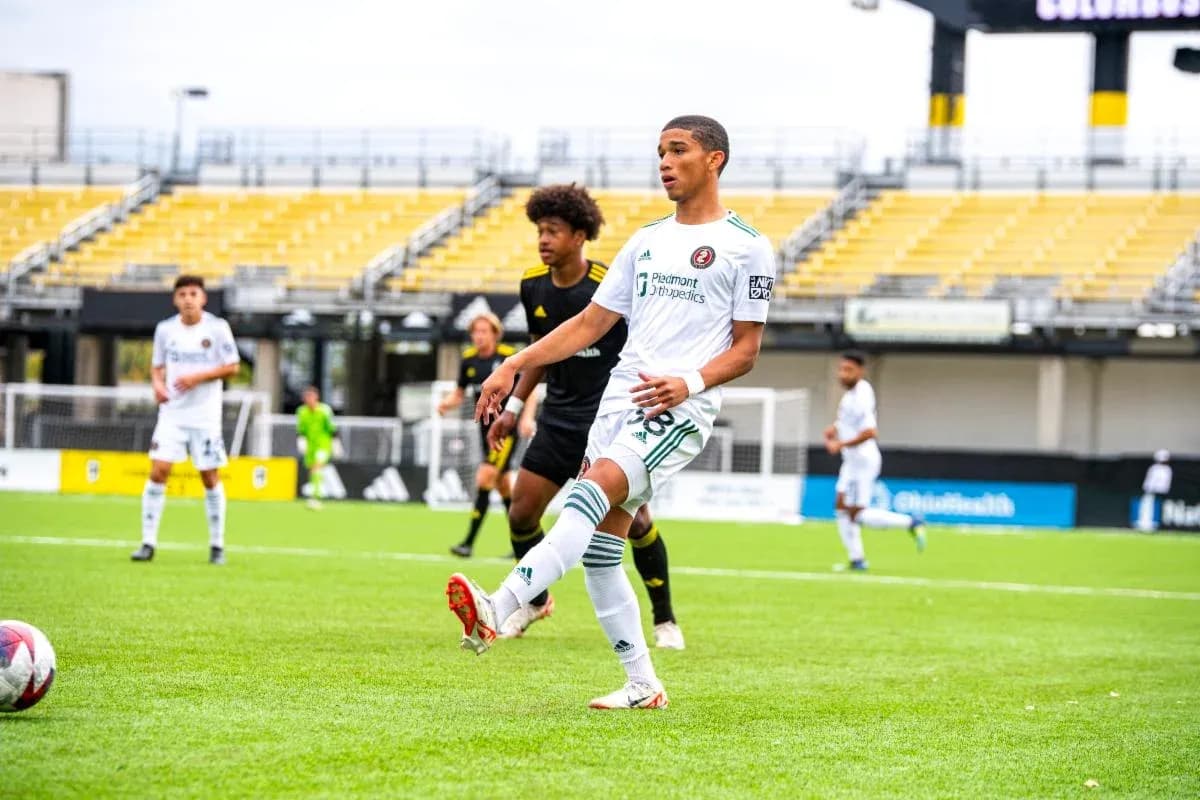 Jugador de Columbus Crew II en acción durante el partido