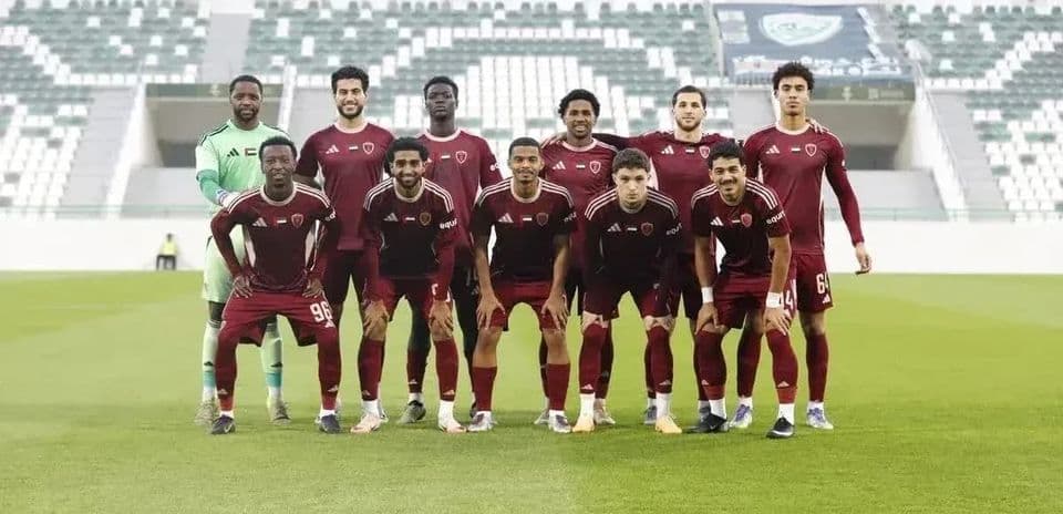 Equipo de Shabab Al-Ahli Dubai U23 en el campo