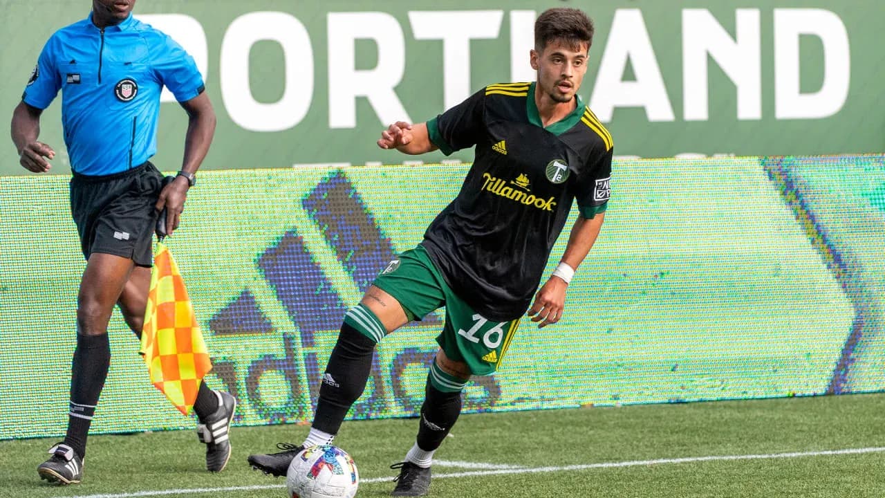 Jugador de Portland Timbers II en acción
