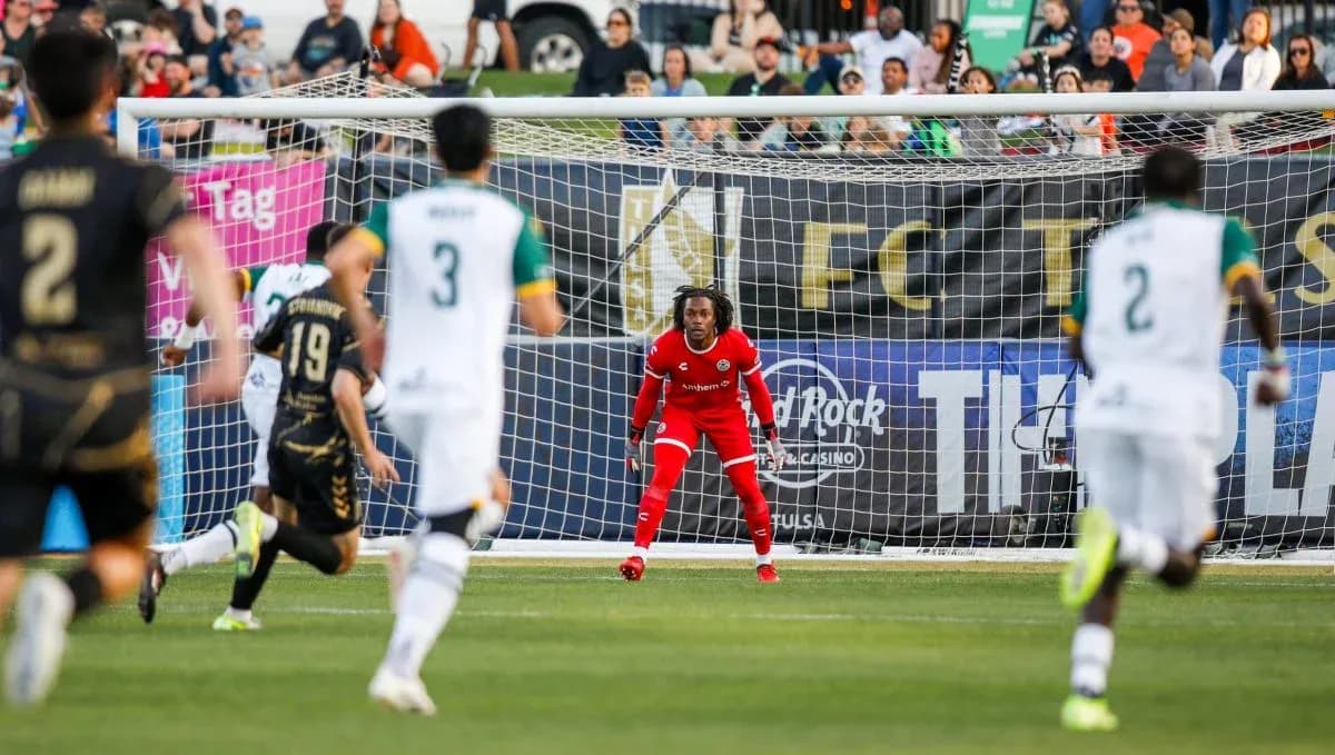 Portero preparado para el penalti en el partido
